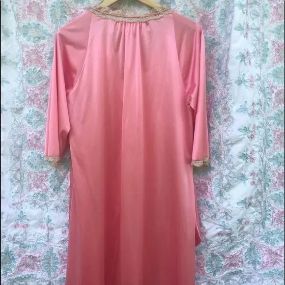 Vintage Buttoned Robe - Picture 6 of 7